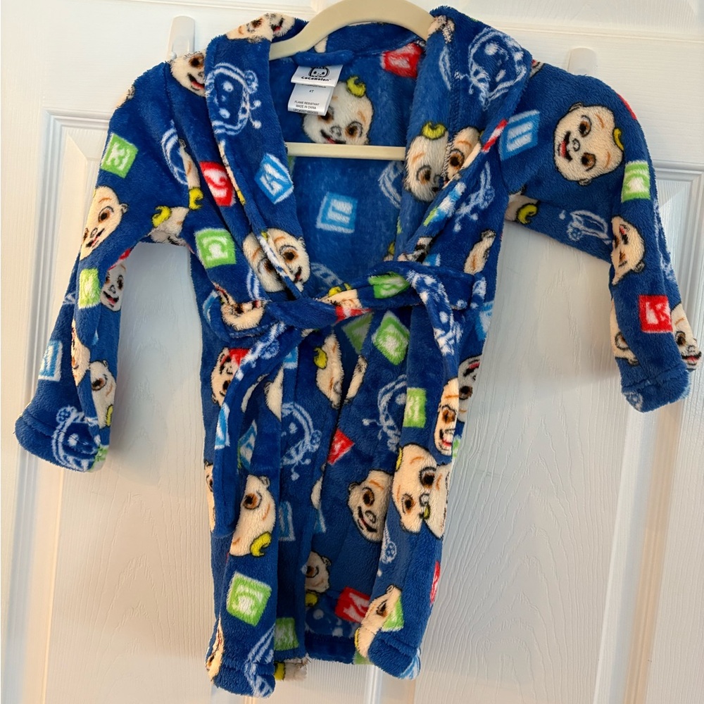 Coco melon robe. Size 4t